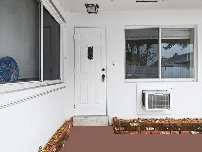 Building Photo - 1219 NE 14th Ave