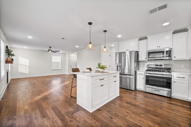 Building Photo - 3 Bedroom Pet Friendly Home For Rent in Sterlin Acres Farms!
