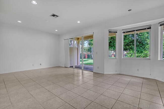 Building Photo - 176 Bellezza Terrace