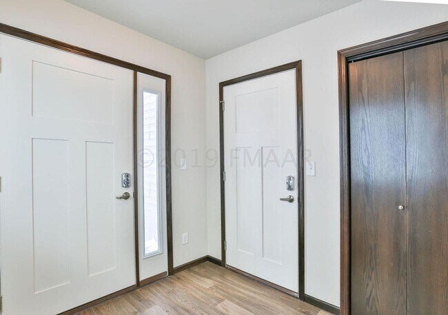 Building Photo - 3 Bed 3 Bath Single Family Home