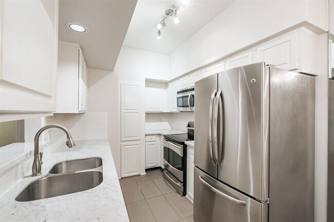 Building Photo - 4000 Purdue St