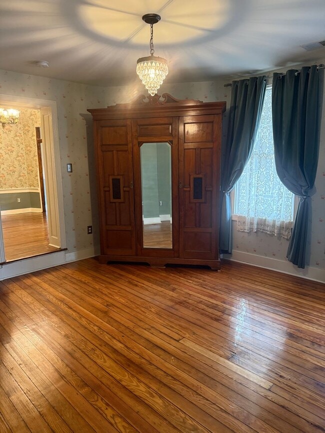 Building Photo - Charming Unit in the Heart of Downtown Frederick