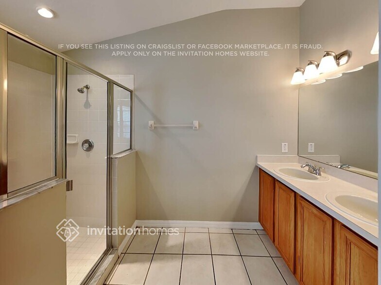 Building Photo - 10502 Smt Lks Ln