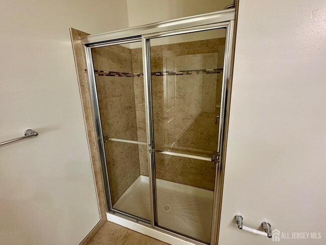 Building Photo - 101 Roosevelt Ave