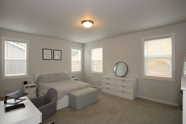 Building Photo - Stunning 3-Bedroom Gig Harbor Home with Bonus Room & A/C