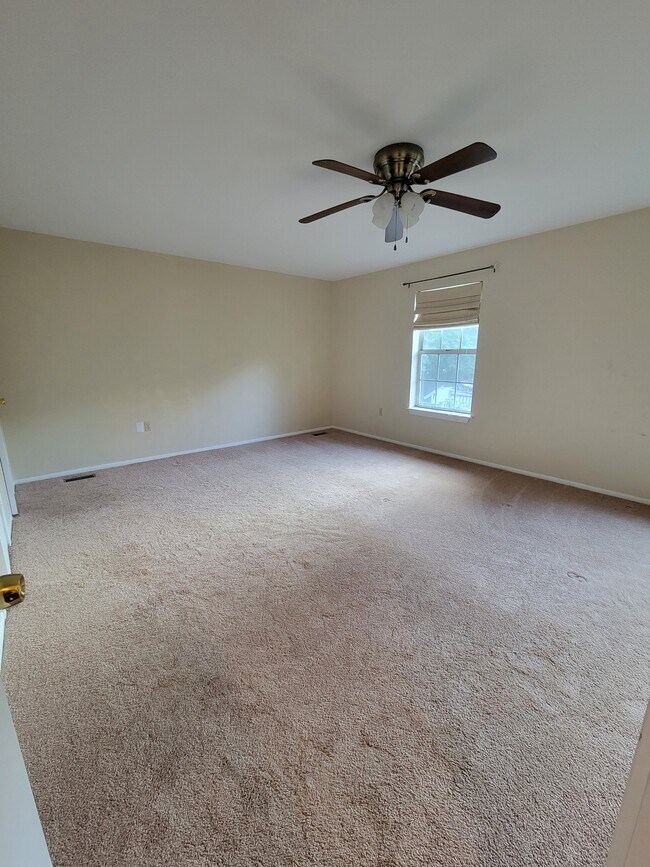 Building Photo - 9115 Honeysuckle Dr