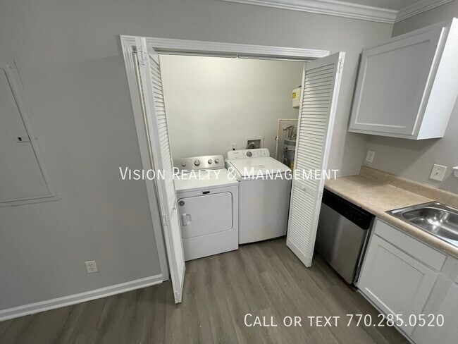 Building Photo - 1040 Thomasville Estates Dr SE