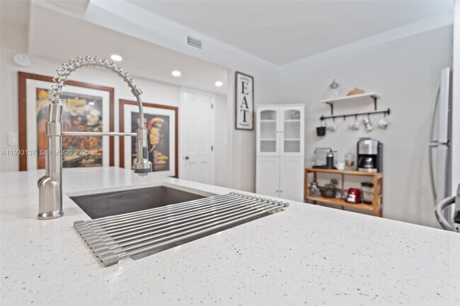 Building Photo - 8107 SW 72nd Ave