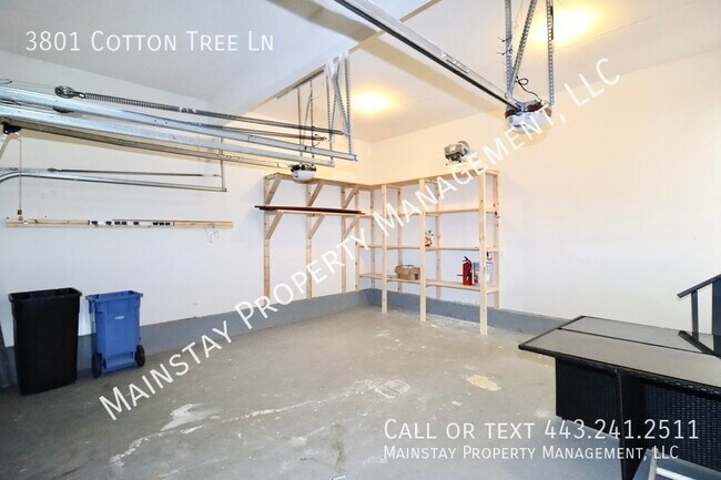 Building Photo - Beautiful 5 Bedroom SFH in Family Friendly...