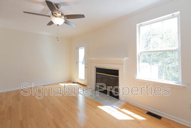 Building Photo - 405 Lakeview Ct