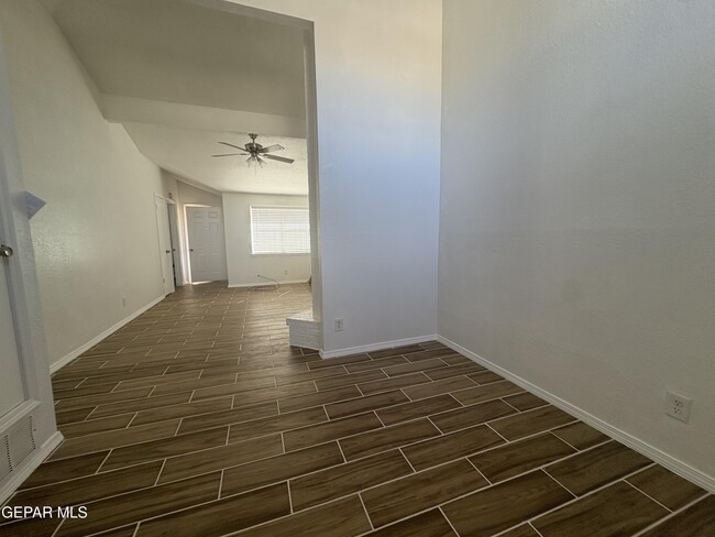 Building Photo - 11369 Lake Loy Dr