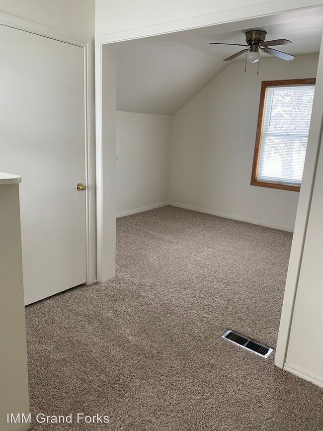 Building Photo - 524 N 7th St