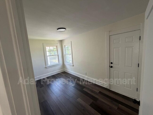 Building Photo - 610 Dryden Dr
