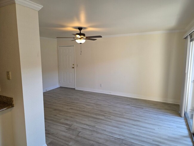 Building Photo - Renovated downstairs 2 bedroom 1 bath cond...