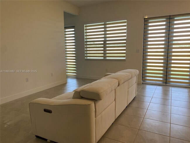 Building Photo - 4435 SW 174th Ave