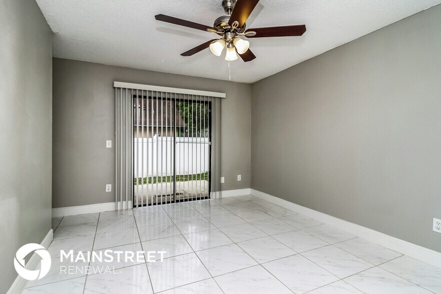 Building Photo - 609 Conure St