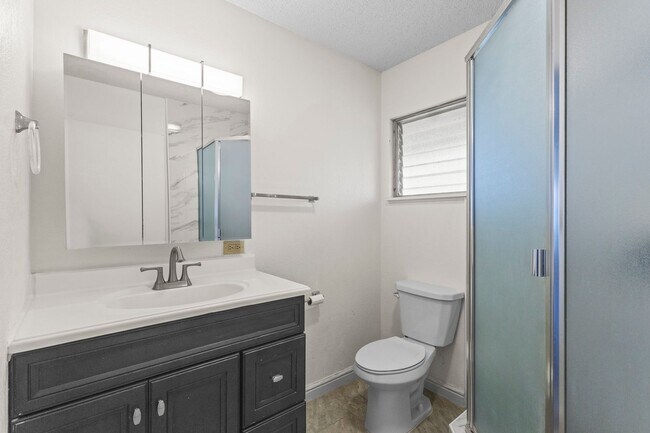 Building Photo - Renovated Tropic Gardens Town House for rent!