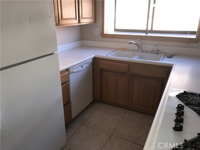 Building Photo - 1451 N Shaffer St