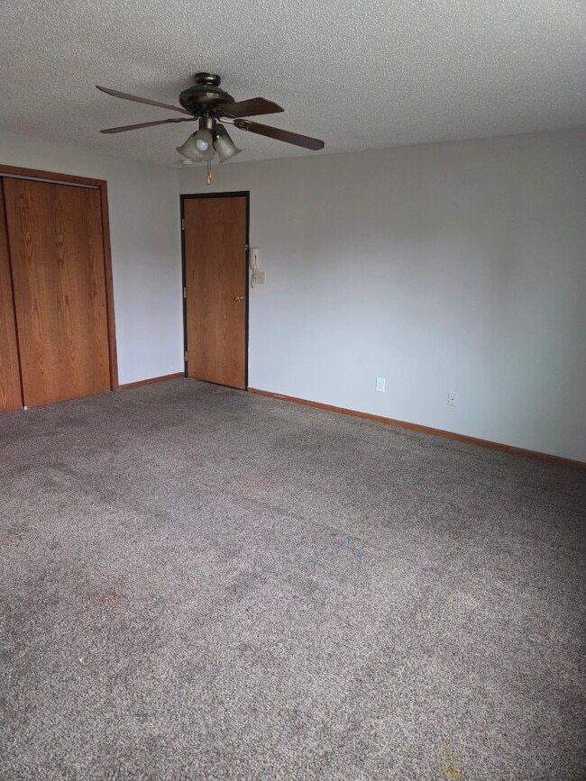 Building Photo - 315 N 1st St