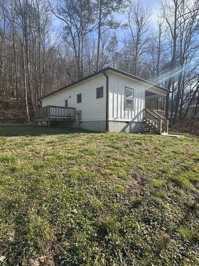 Building Photo - Updated 3BR Home Near Tennessee River | Pet Friendly