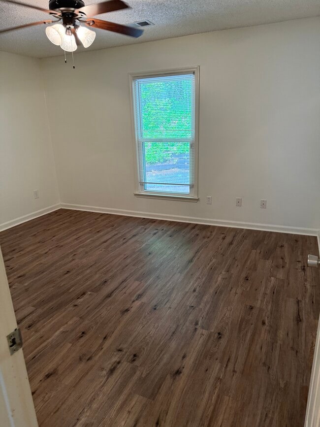 Building Photo - 4067 Coopers Hill Dr SE