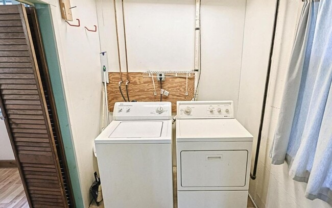 Building Photo - Beautiful 3 Bedroom, 1.5 Bath in Colonial West York!