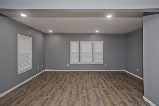 Building Photo - 27 Charbonneau Terrace