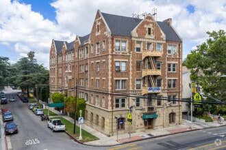 Building Photo - 601 N Rossmore Ave.