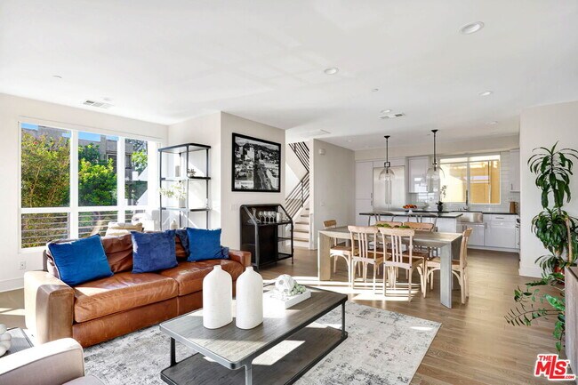 Primary Photo - 1414 1/2 N Stanley Ave