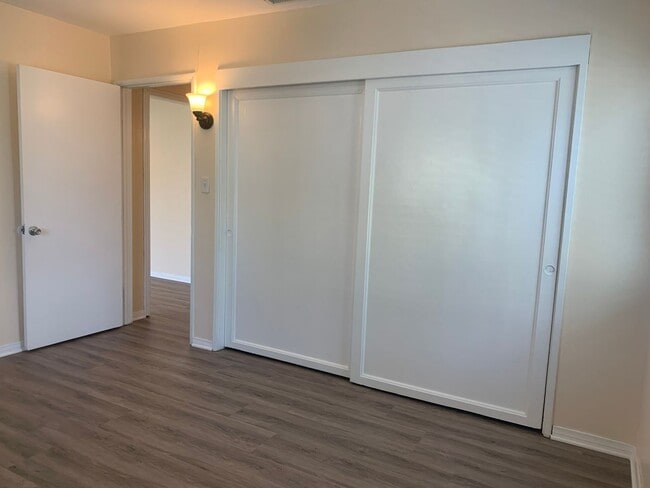 Building Photo - 489 El Monte Rd