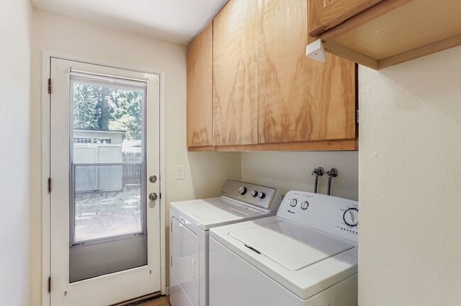 Building Photo - 3bd/2ba Sammamish House
