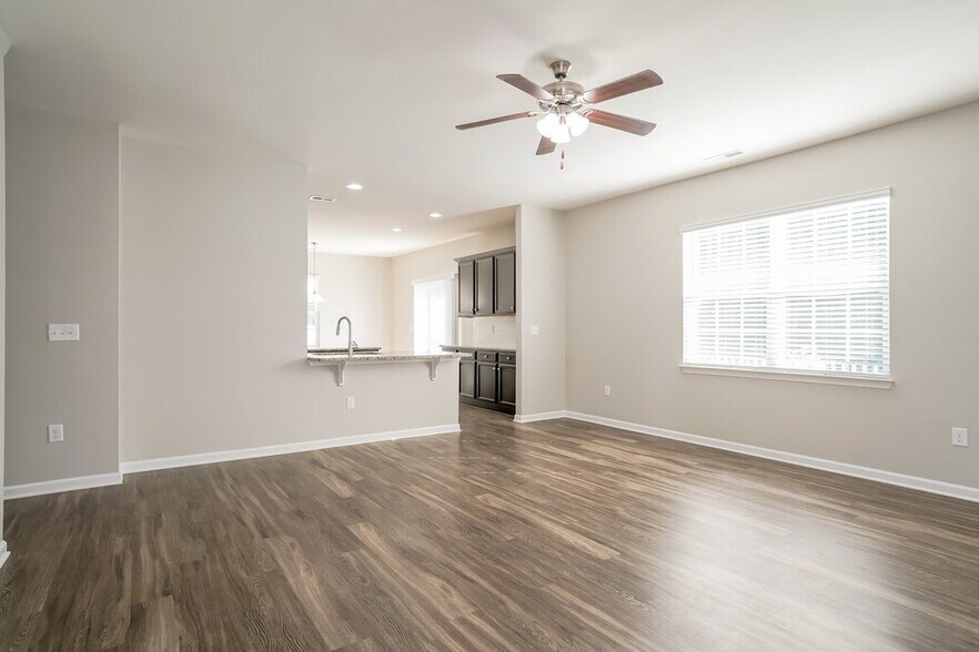 Building Photo - 170 S Great White Way