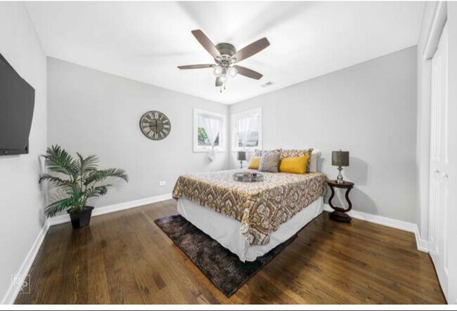 Building Photo - 3721 Clarence Ave