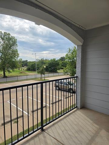 Building Photo - 1001 Redwood Ave