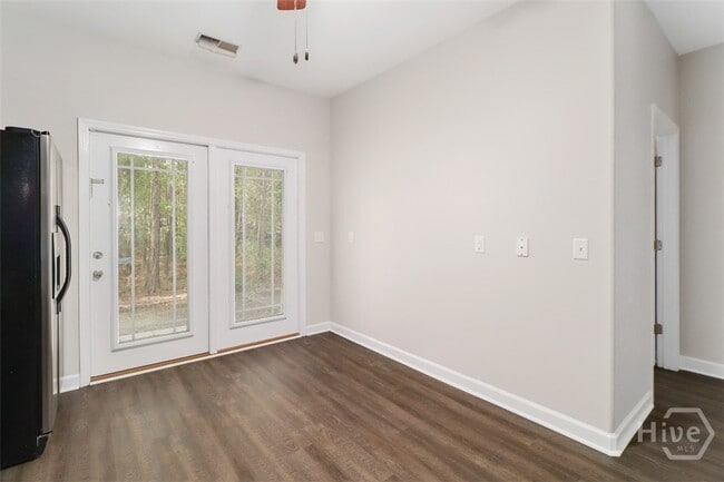 Building Photo - 8 Chapel Pointe Cir