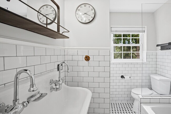 Building Photo - 449 Longfellow Ave