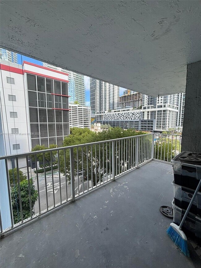 Building Photo - 800 N Miami Ave