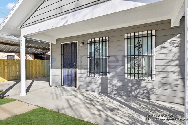 Building Photo - 3226 Navaro St