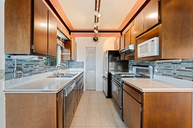 Building Photo - 414 E 32nd St