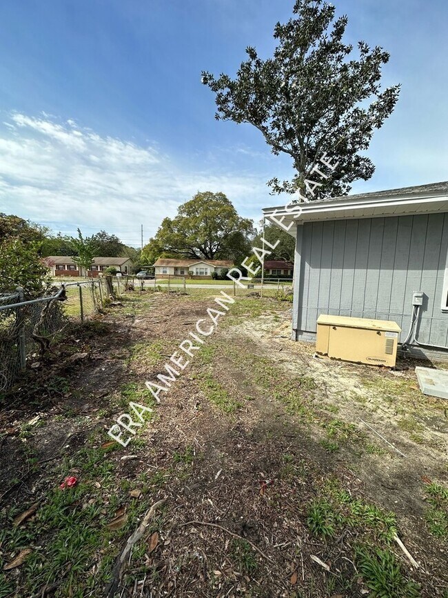 Building Photo - 209 Loizos Dr NW