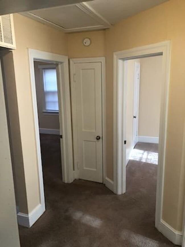 Building Photo - 2 bedroom home