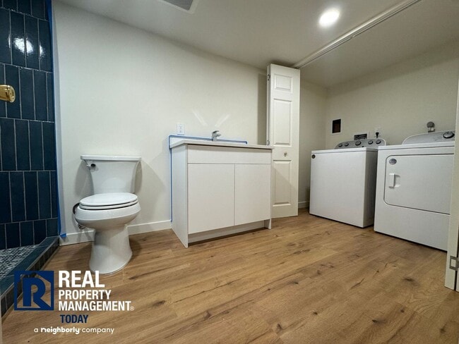 Building Photo - 910 N Union Ave