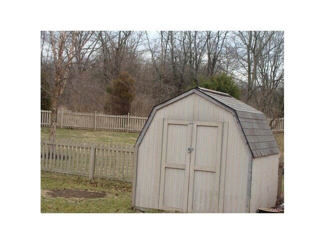 Building Photo - Beautiful Upscale Home – Beavercreek Schoo...