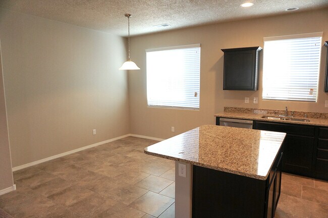 Building Photo - Wonderful 3 bedroom in Rio Rancho. Don't m...