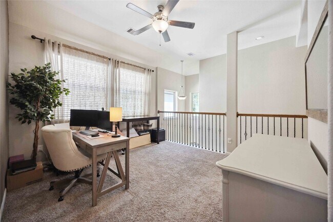 Building Photo - 323 Biltmore Loop