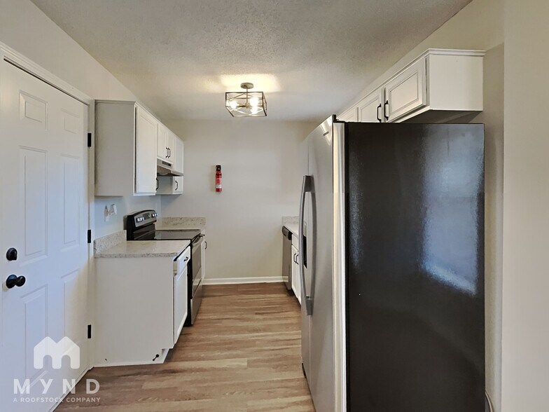 Building Photo - 1041 Spanish Trail Ln