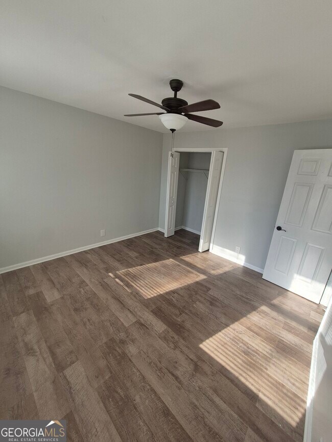 Building Photo - 185 Springdale Ct