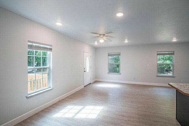 Building Photo - 11579 Persimmon St