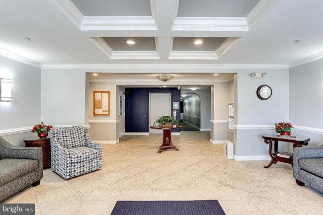 Building Photo - 31 Lambourne Rd