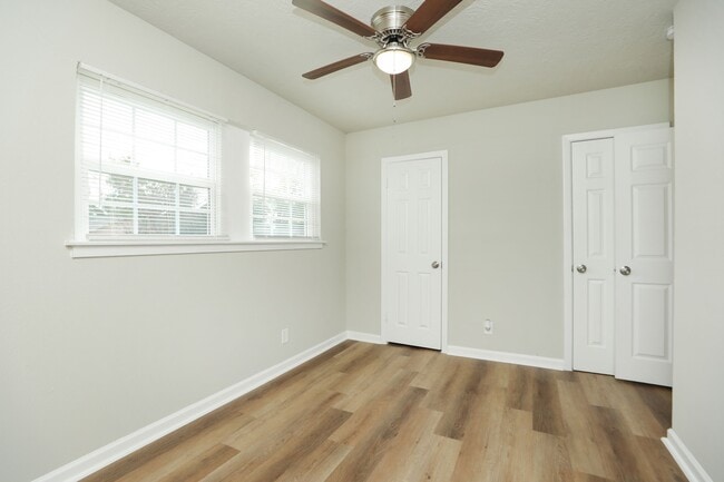 Building Photo - 913 Avenue M